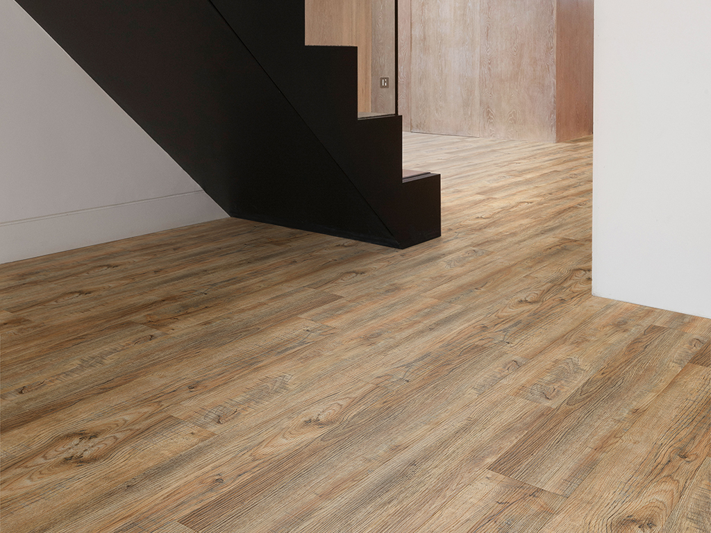Homefield Road, London, United Kingdom. Architect: De Matos Ryan, 2012. View of modern stair.
