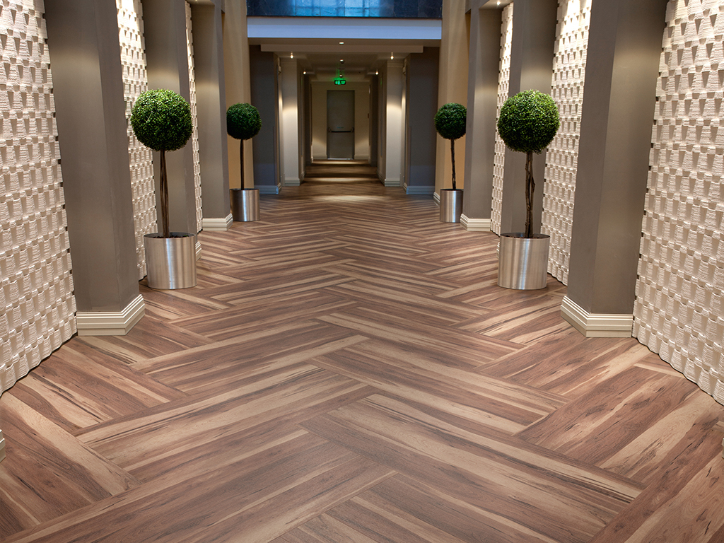 Affinity 255_9880 Smoked Walnut_Corridor_1024x768px