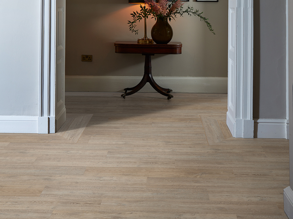 Camaro_2258 Fenland Oak_Hallway (new)_1024x768px