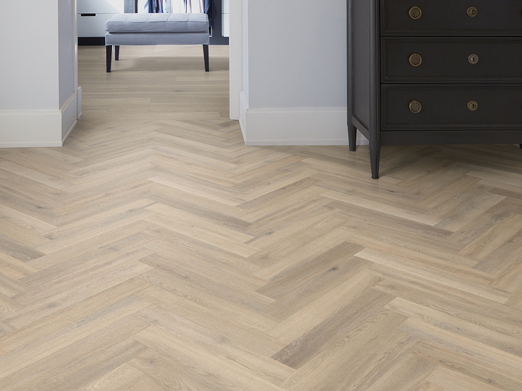 Camaro_LPQ2257 Naked Blond Oak Large Parquet_Dressing Room (new)_1024x768px