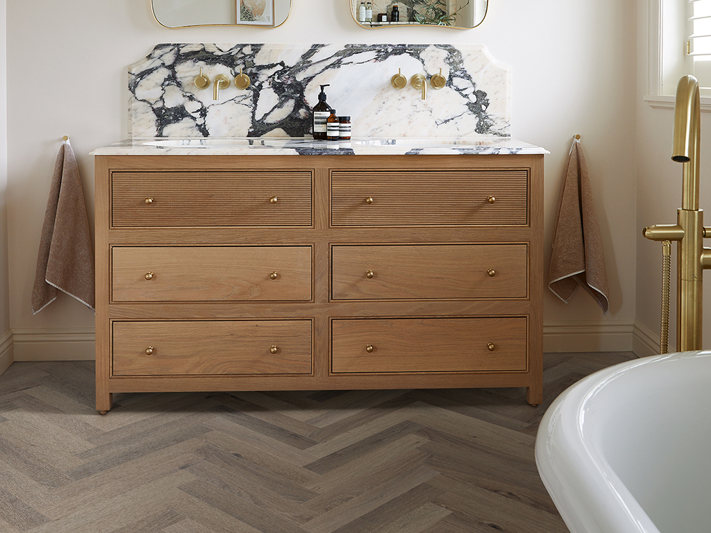 Colonia_4648 Fairmont Oak Large Parquet _Bathroom 2_1024x768px
