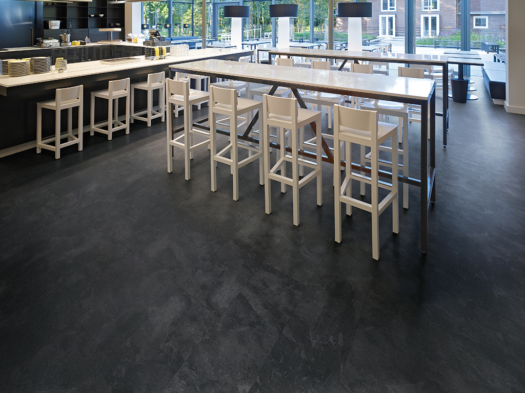 Expona Commercial_Stone_5056 India Ink Slate_KITCHEN_1024x768px