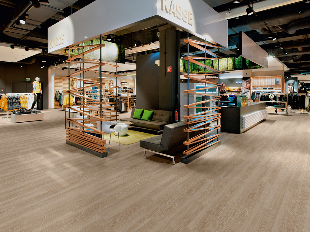 Expona Commercial_Wood_4081 Blond Limed Oak_EXHIBITION_1024x768px