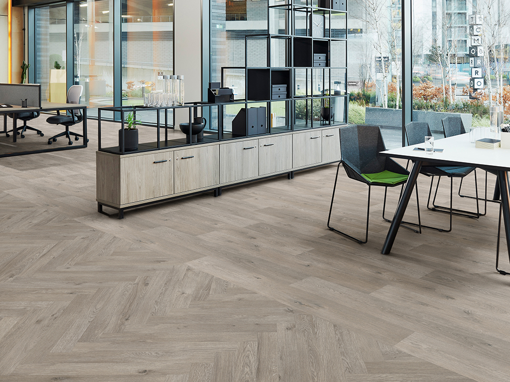 Expona Flow PUR_Wood_9675 Upload Oak_9679 Upland Oak Parquet_Office_1024x768px