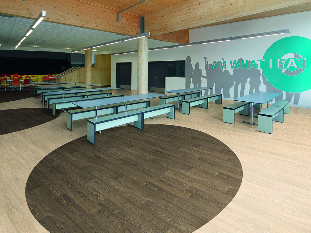 OPEN ACADEMY, SHEPPARD ROBSON, NORWICH, 2010, DOUBLE HEIGHT SPACE WITH LONG TABLES AND BENCHES