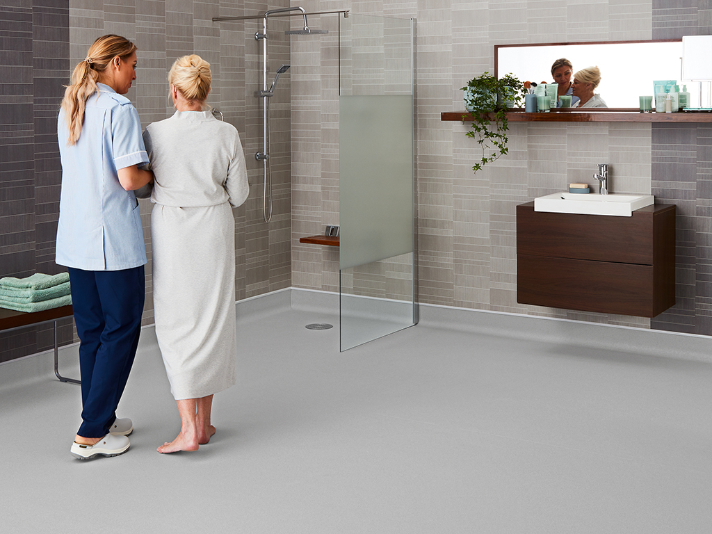 Polysafe Quattro PUR_5767 Cool Pebble_Cover Adapted Bathroom_1024x768px