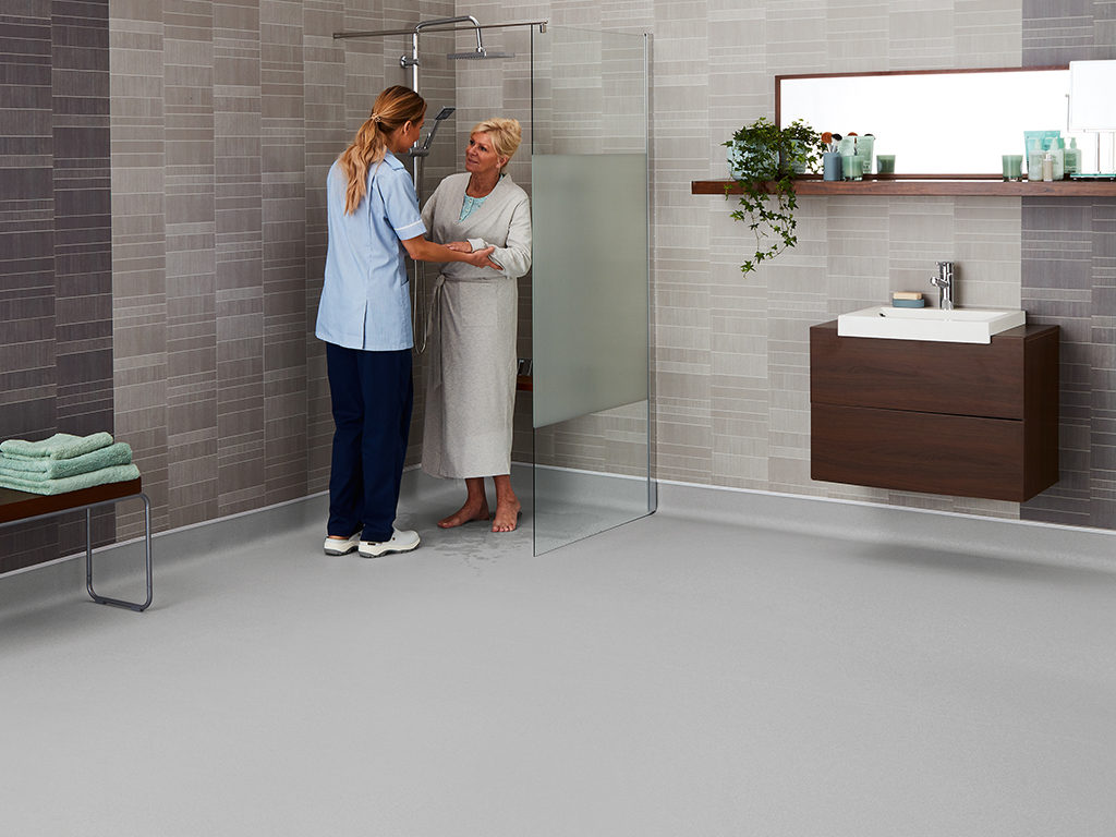 Polysafe Quattro PUR_5767 Cool Pebble_Inside Shower Stood Up_1024x768px