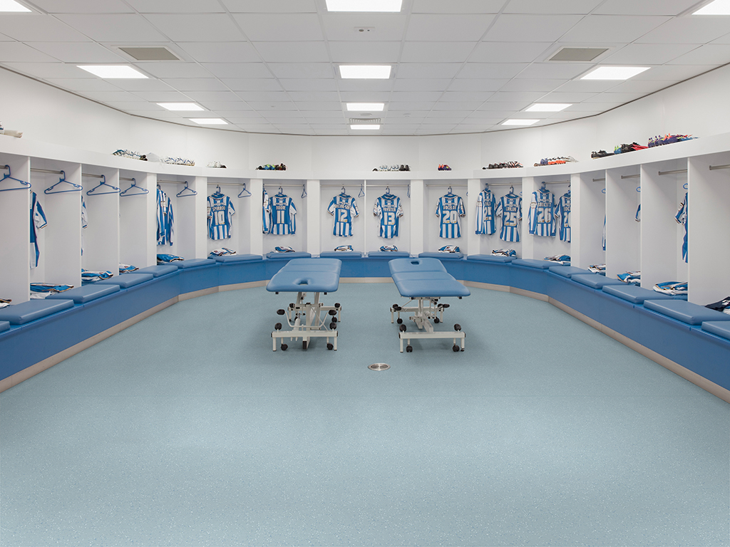 AMEX Community Stadium. Brighton and Hove FC, Brighton, 2011, KSS Architects, Changing Room