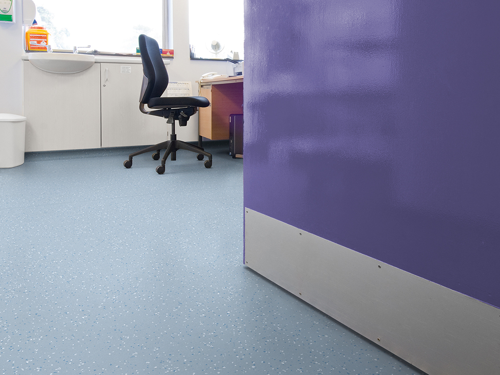 Polysafe Verona PUR_5208 Horizon Blue_Treatment Room_1024x768px