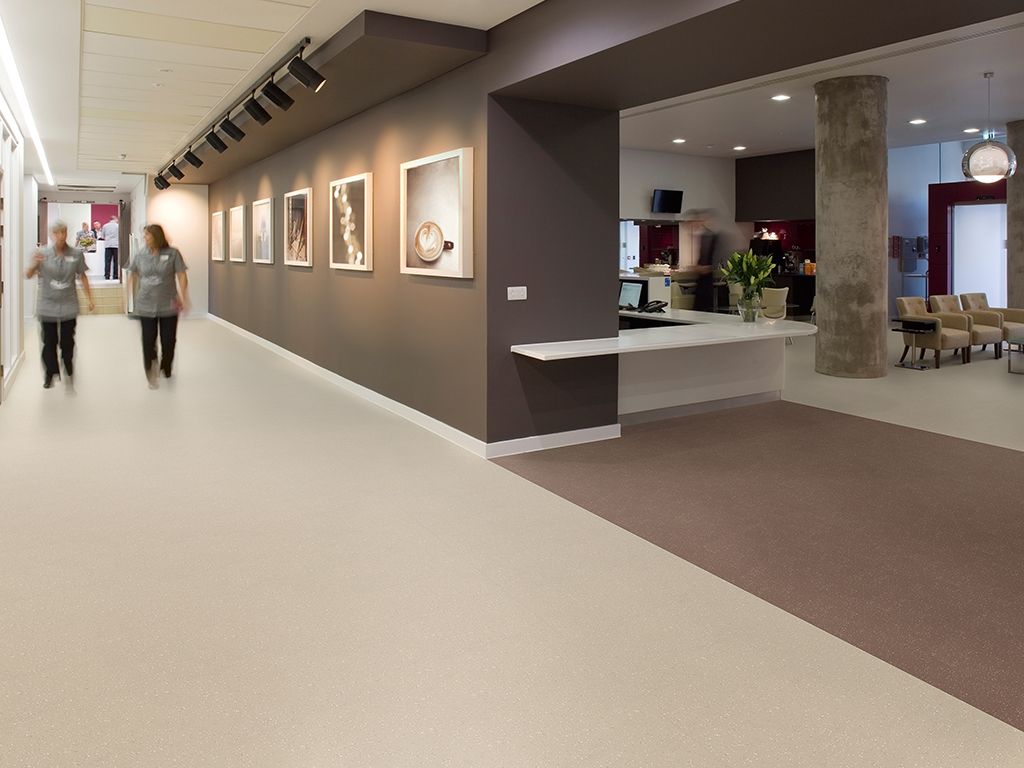 Montefiore Hospital, Brighton and Hove, United Kingdom. Architect: Nightingale Associates, 2012. Interior view of corridor and looking into reception.