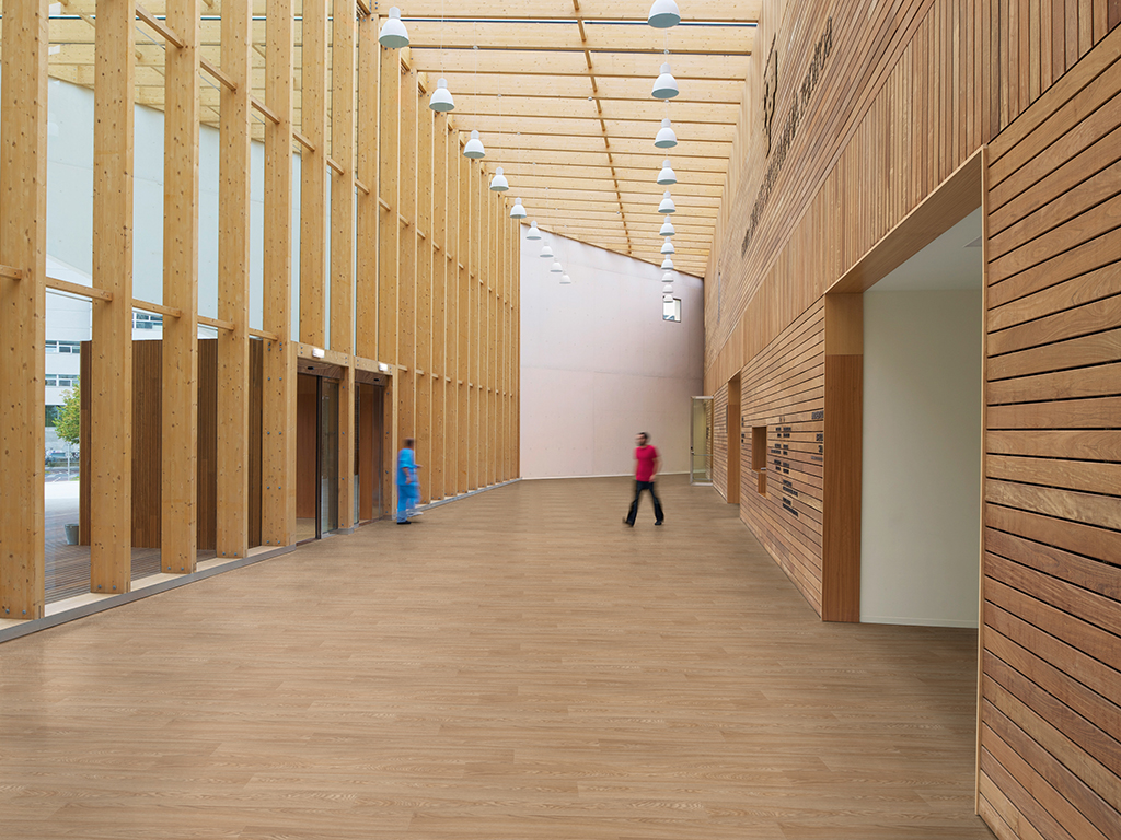 CARLOS SANTAMARIA CENTRE, LIBRARY UNIVERSITY OF THE BASQUE COUNTRY CUMPUS, SAN SEBASTIAN, SPAIN, ANDER MARQUET RYAN, JAAM INTERIOR VIEW OF FOYER WITH WODDEN PLANKS