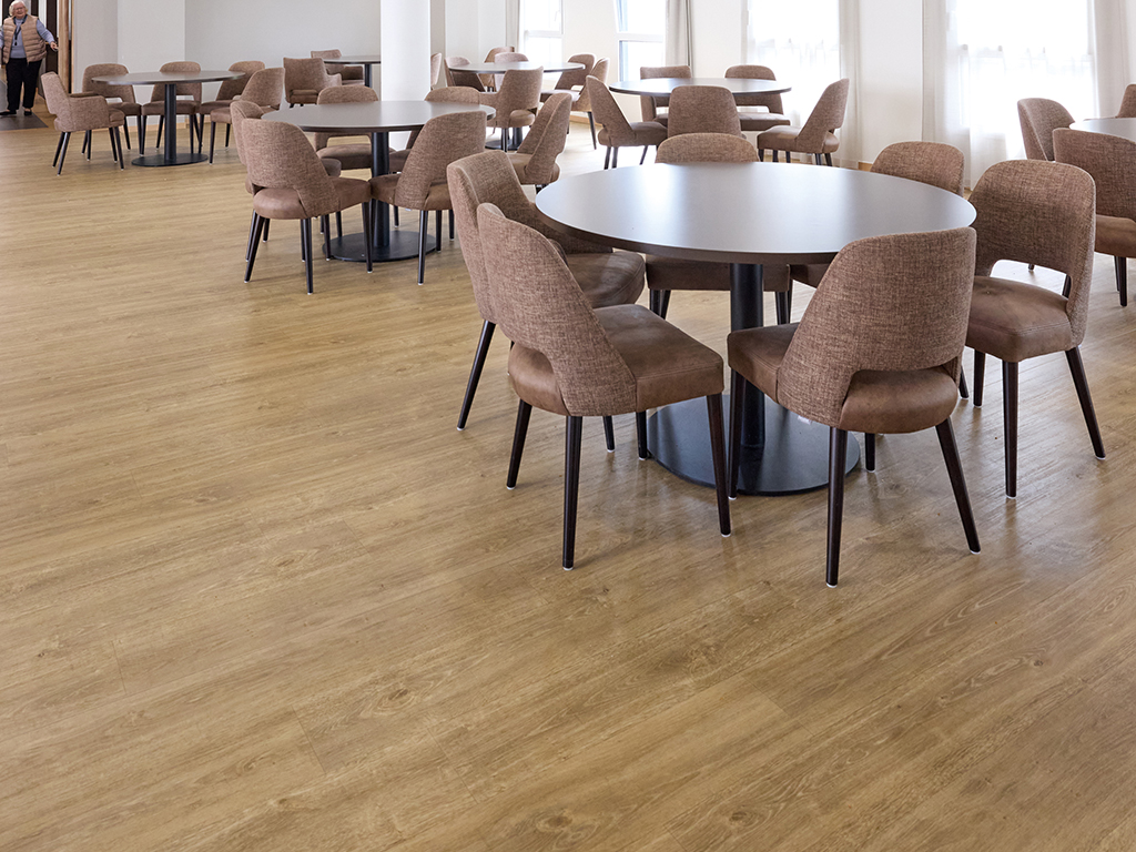 Silentflor_9959 Honey Oak_CARE HOME_1024x768px