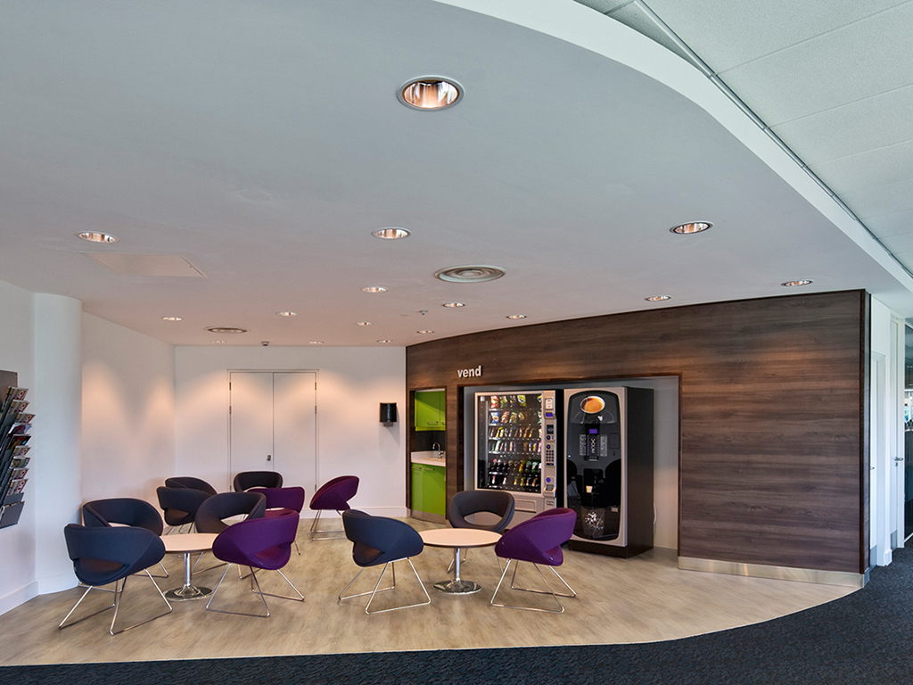 F&F Tesco Offices - Hatfield Business Park, Hatfield, United Kingdom. Architect: unknown, 2014. Coffee point.