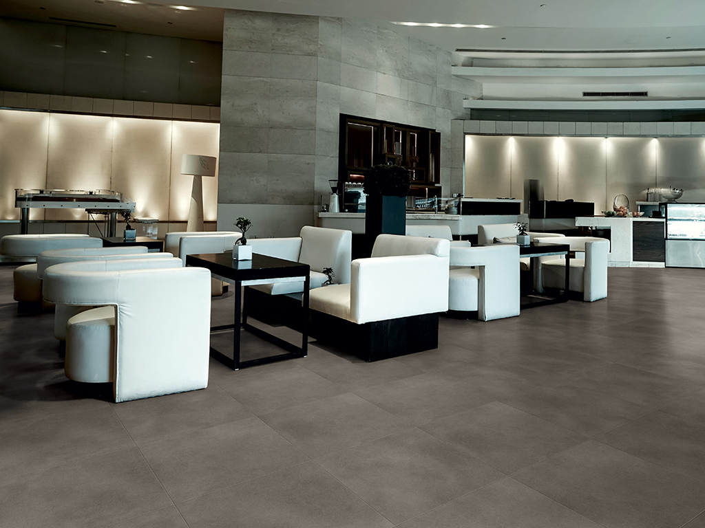 Expona Simplay_2569 Dark Grey Concrete_Canteen_1024x768px