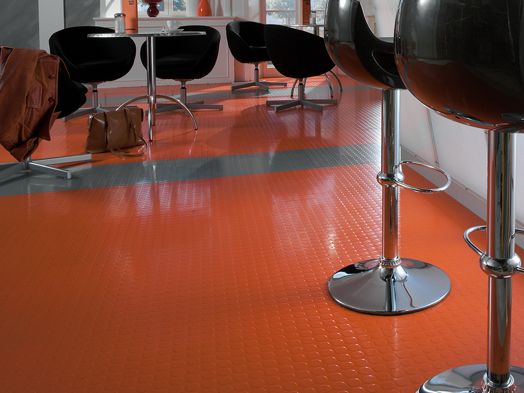 Noppe Stud_012 Warm Red_Cafe_1024x768px