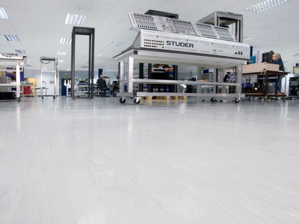 Polyflor SD_5110 Silver Grey_Sound Craft Limited by Harman_04_1042x768px